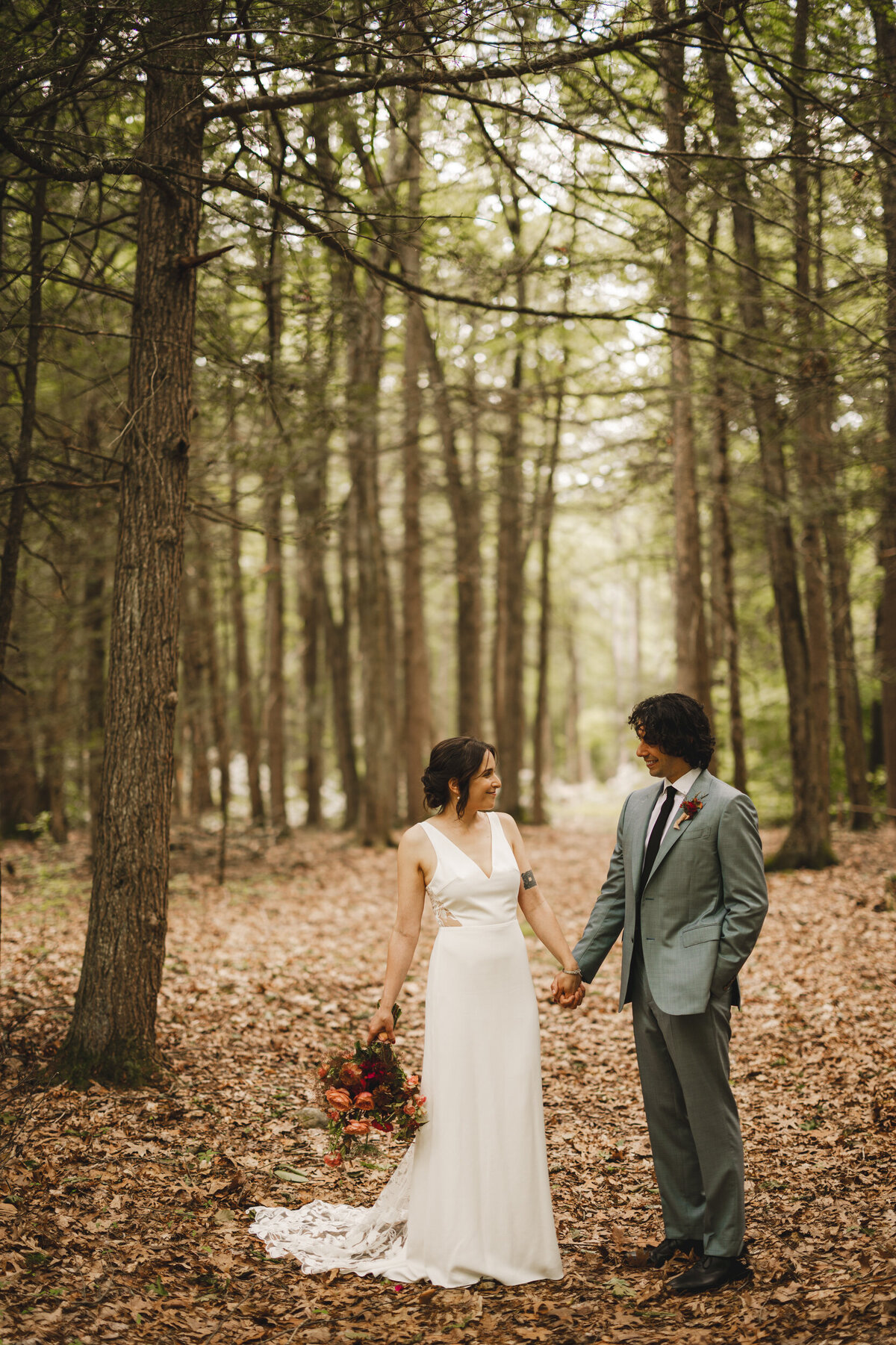 Witness the magic of this breathtaking moment at the Valley View Farm Wedding, skillfully captured by photographer Matthew Cavanaugh.