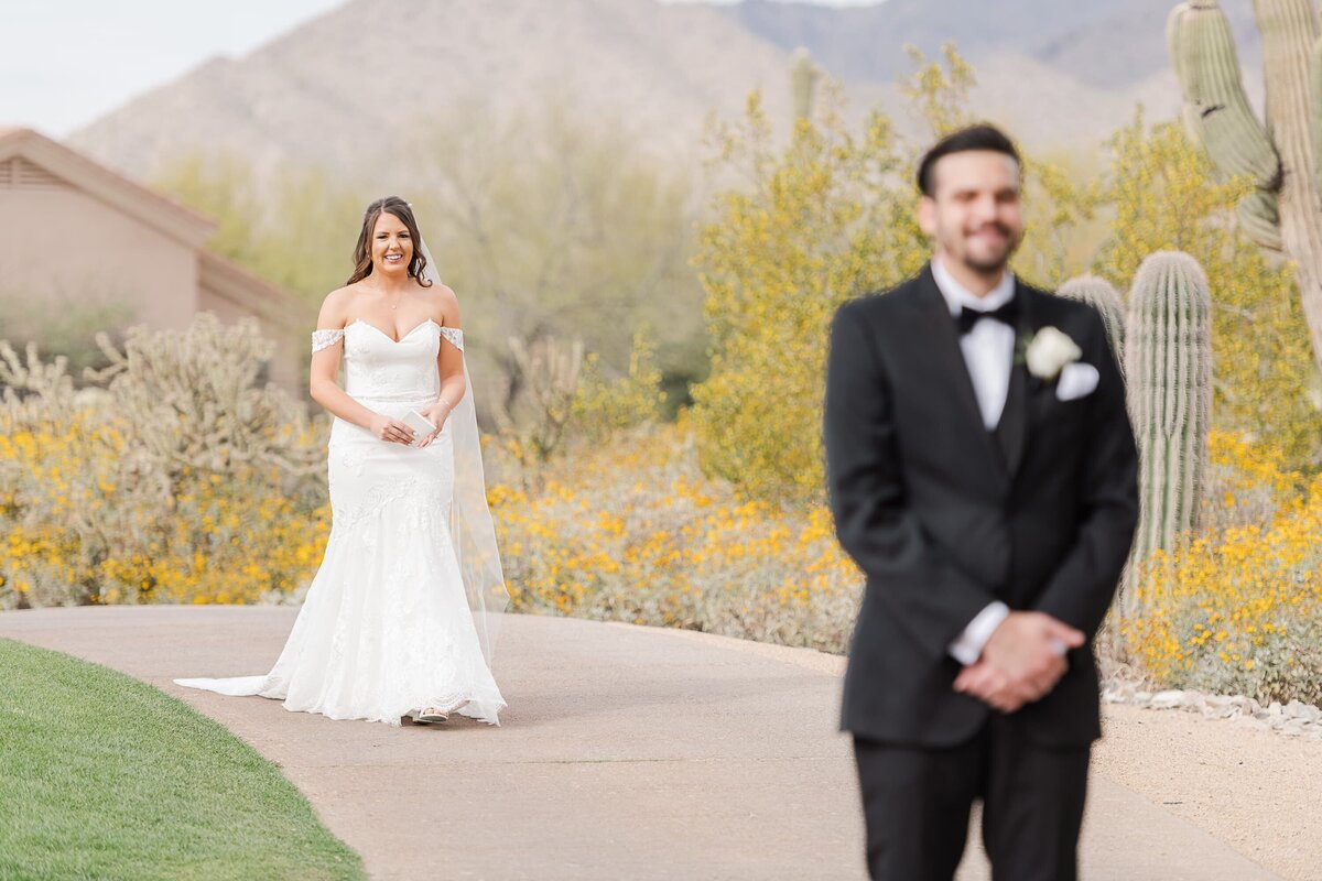 Scottsdale-Wedding-Photographer-McDowell-Mountain-Golf-Club-Bride-Groom-First-Look-1173