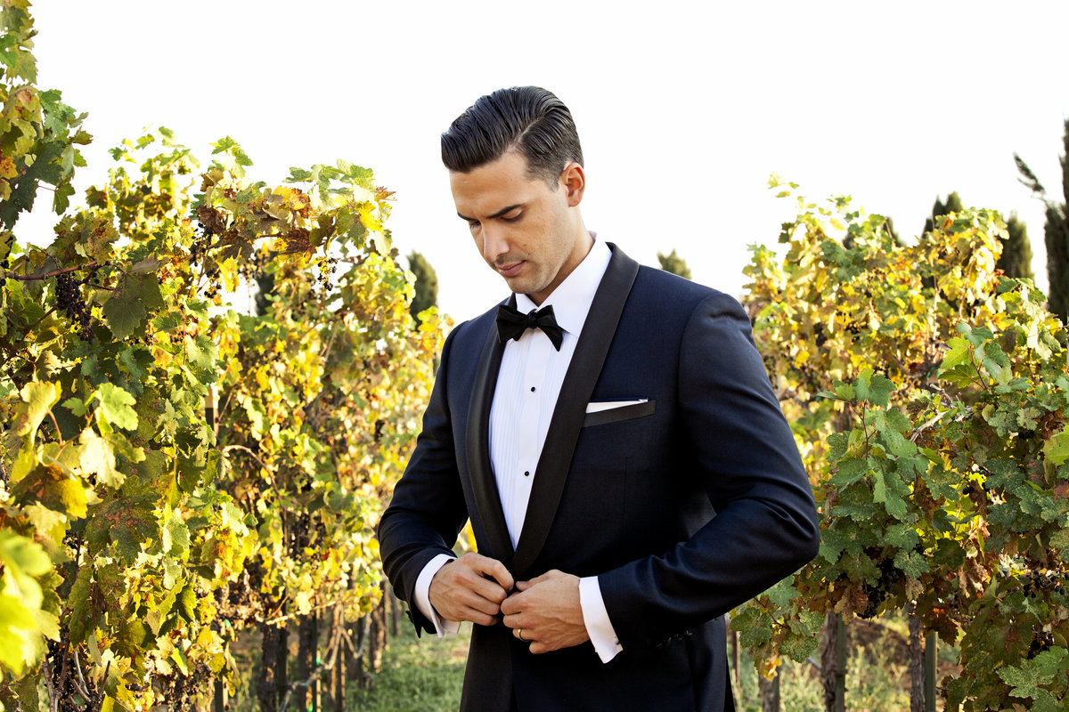 Winery-wedding-bride-groom-011