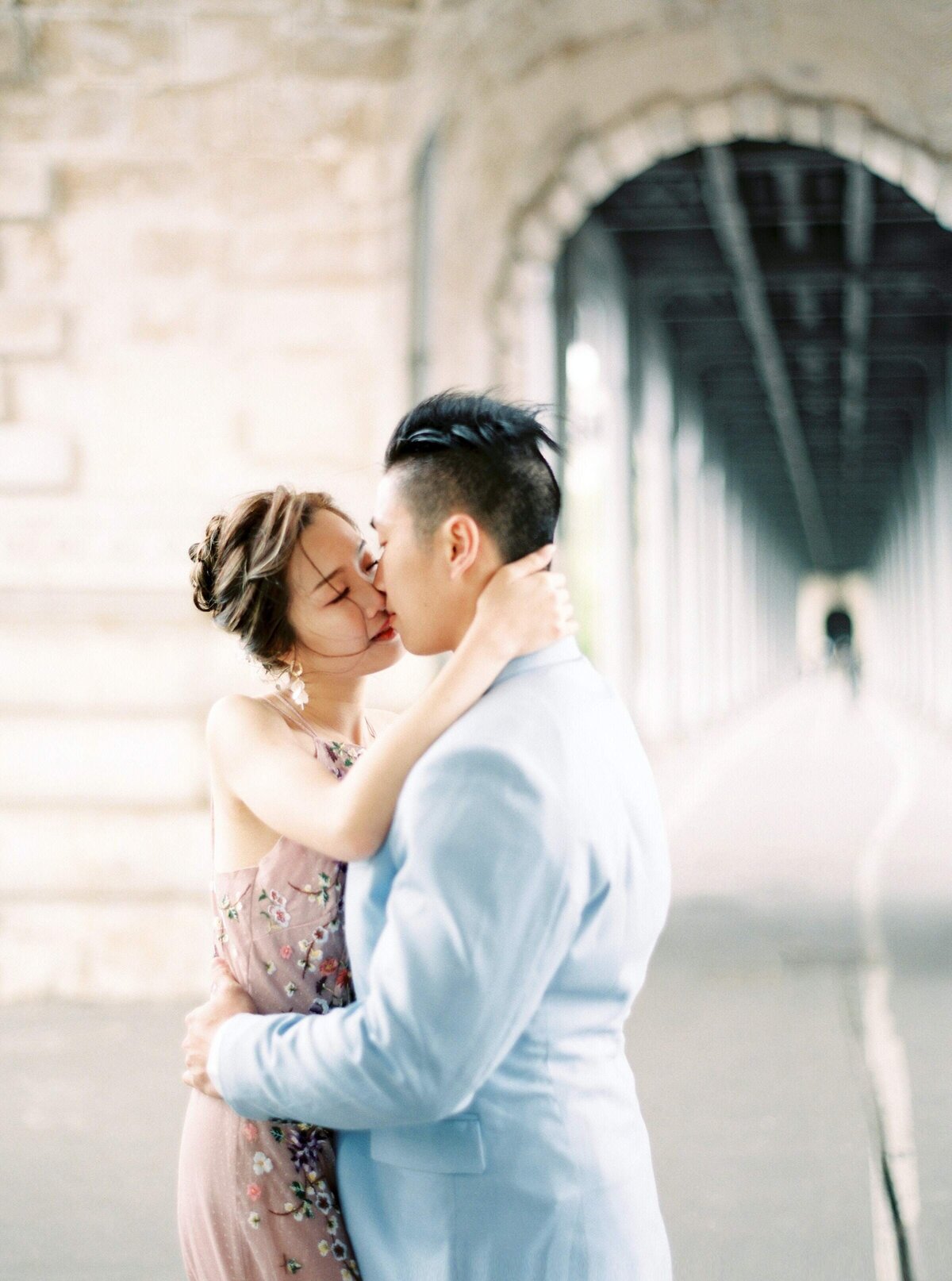 engaged-couple-kissing