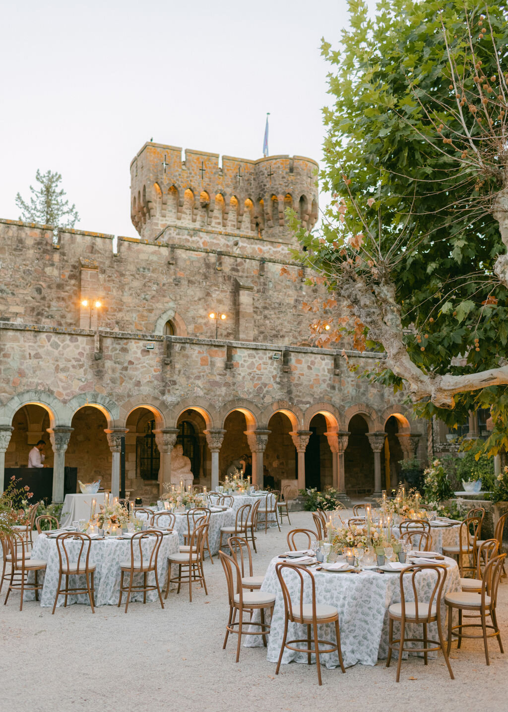 Luxurious wedding dinner, Château de la Napoule