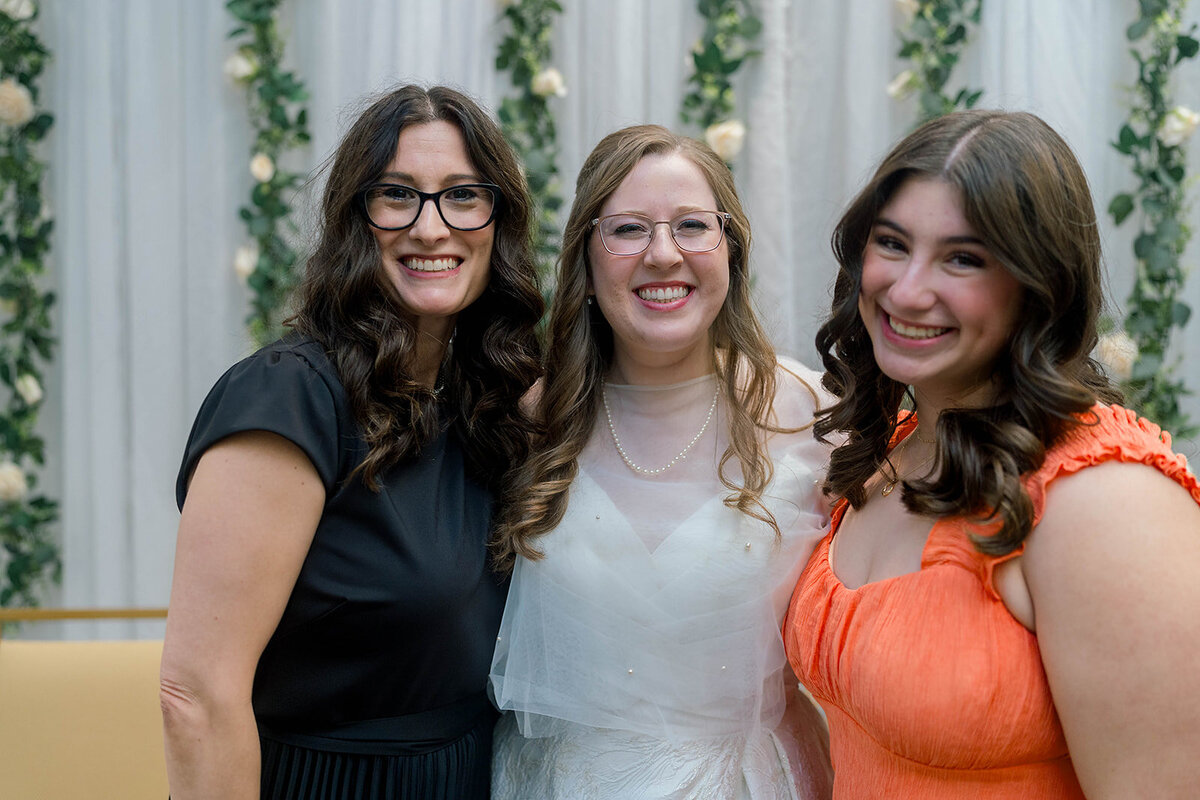 Eliana-Melmed-Photography-Chicago-LosAngeles-Jewish-WeddingPhotography-KabbalatPanim-00041