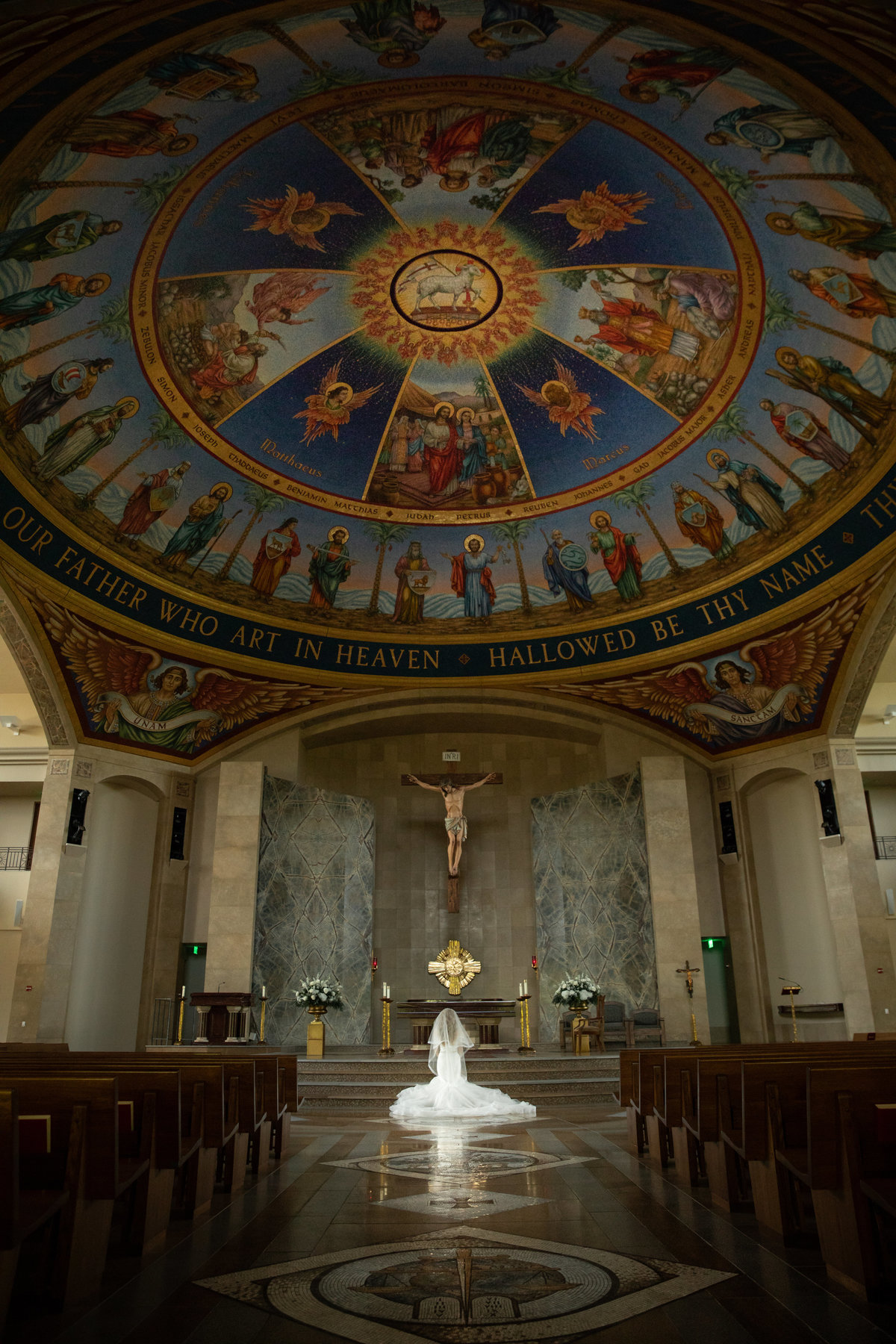 vintage villas wedding photographer bride catholic church praying alone 4209 Eck Ln, Austin, TX 78734