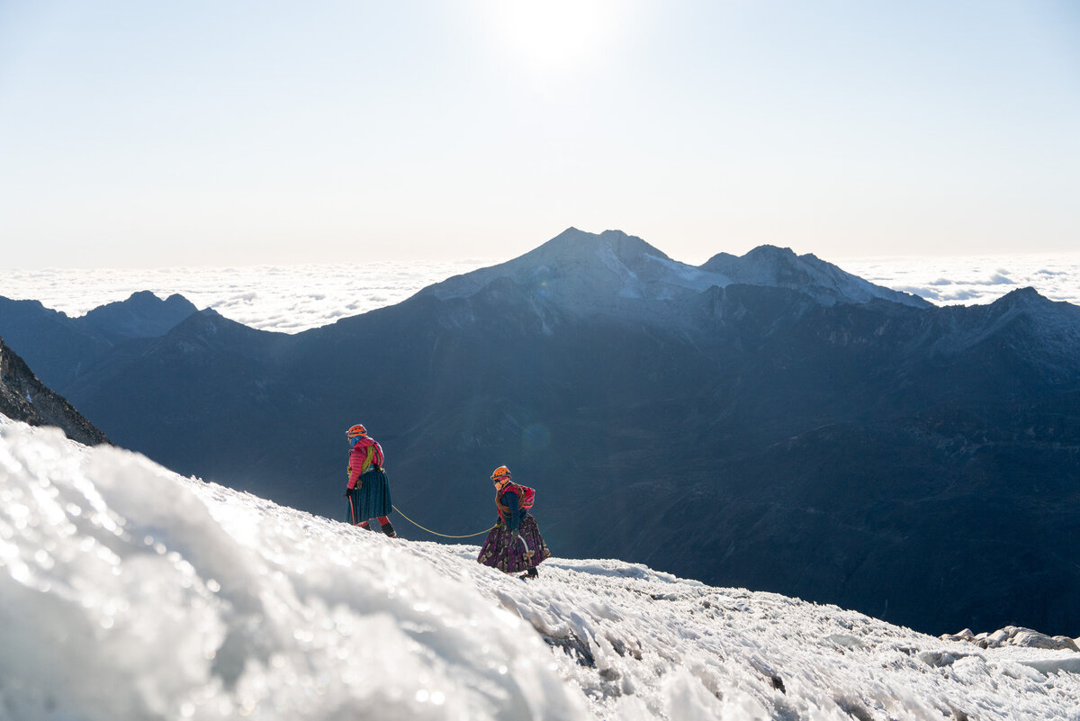climbing_cholita_cecilia_rufina_andes_bolivia3