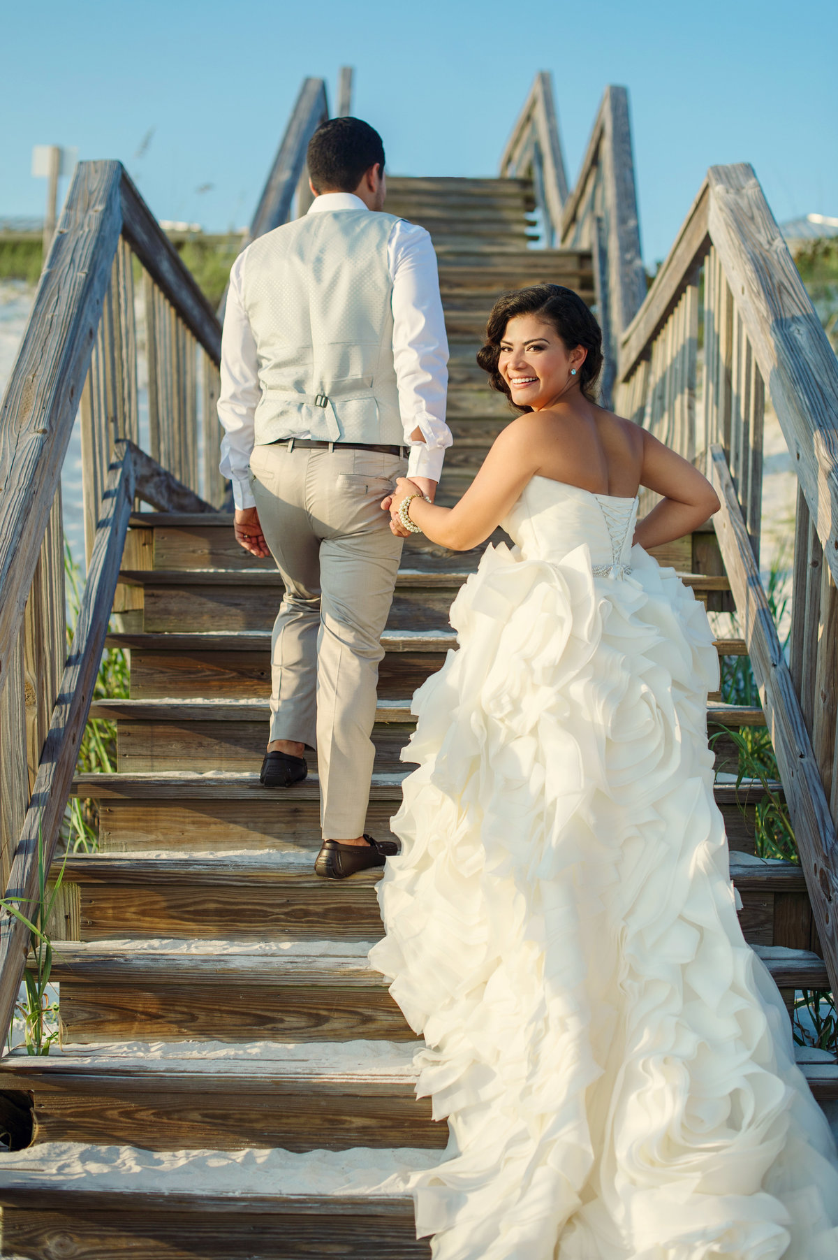 beach wedding photos in Destin Florida