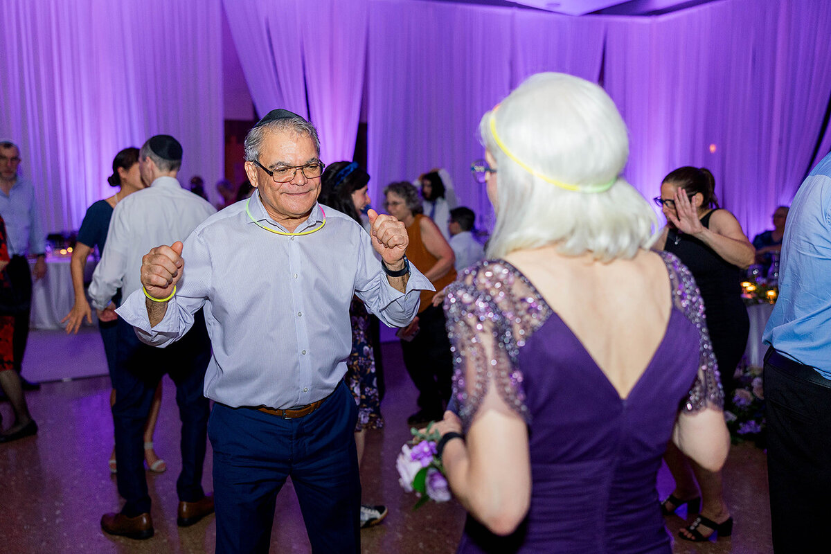 Eliana-Melmed-Photography-Chicago-LosAngeles-Jewish-WeddingPhotography-ElianaSklar-DanceFloor-00324