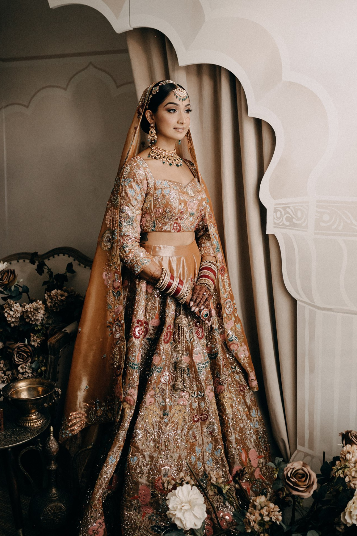 indian-bride-sikh-wedding-peach-lehenga-mehndi-jewelry-4