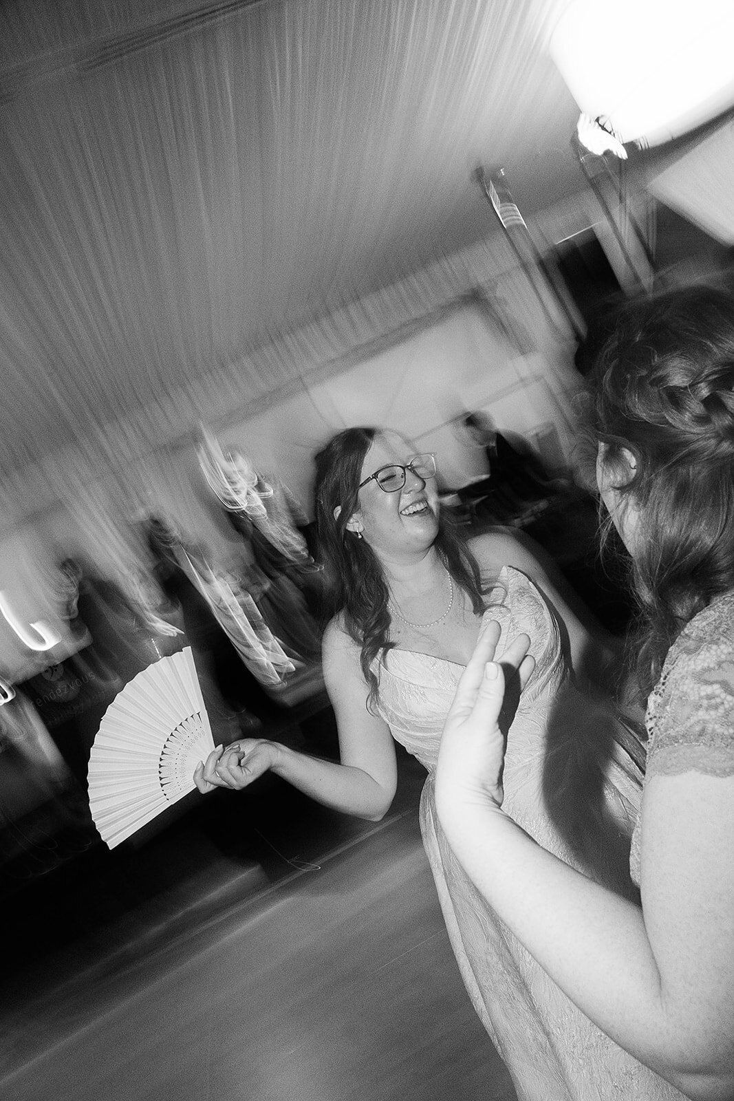Eliana-Melmed-Photography-Chicago-LosAngeles-Jewish-WeddingPhotography-Dancefloor-00069