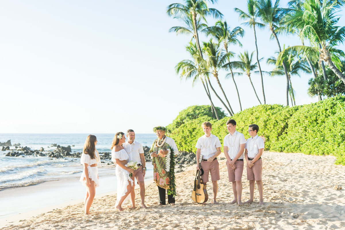 Intimate Maui vow renewal ceremony