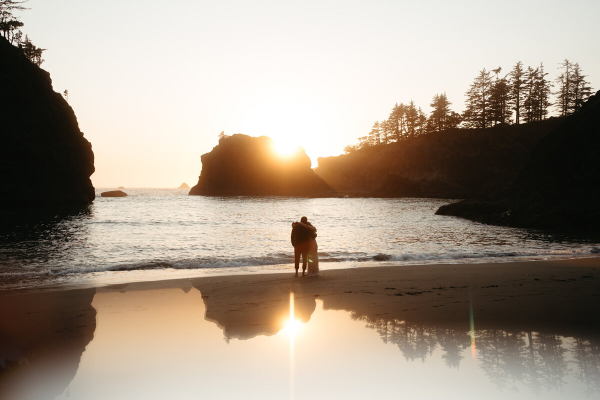 the_chaffins_international_destination_wedding_elopement_photographers_sammie_chaffin_micah_editorial_adventure_photos_travel_redwoods_national_park_35