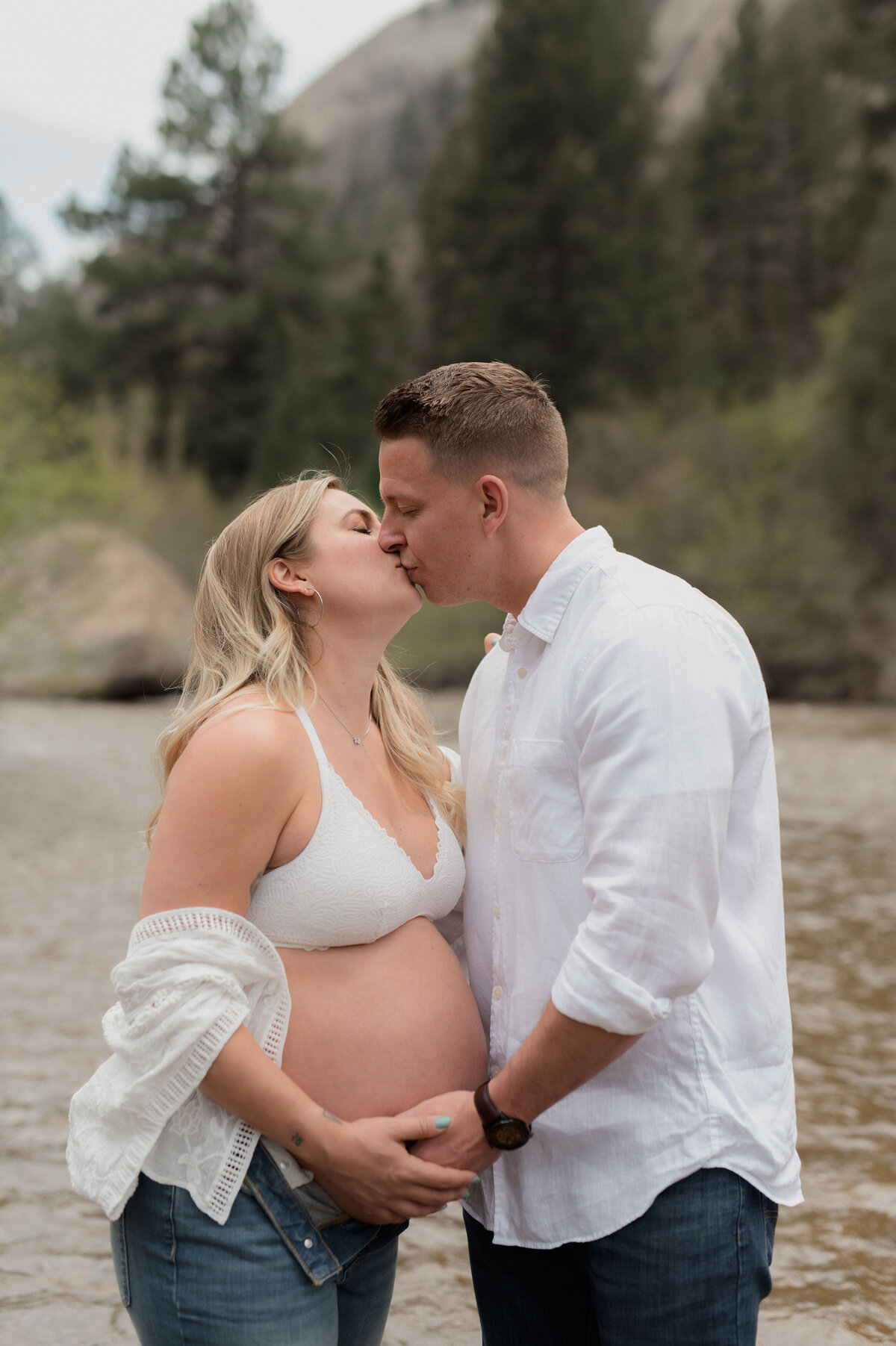 boston-portrait-photographer-maternity-session-colorado-destination-mountians-river-spring-co-ma-maine-3