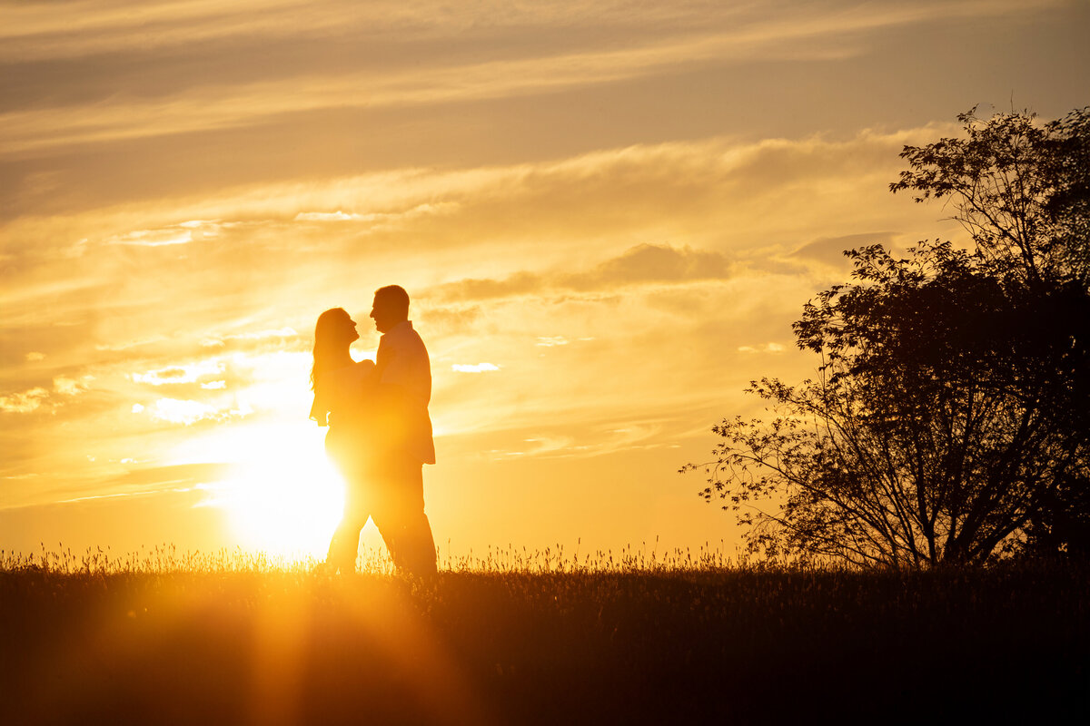 engagement-session-sunset-photo-silhouette-nj