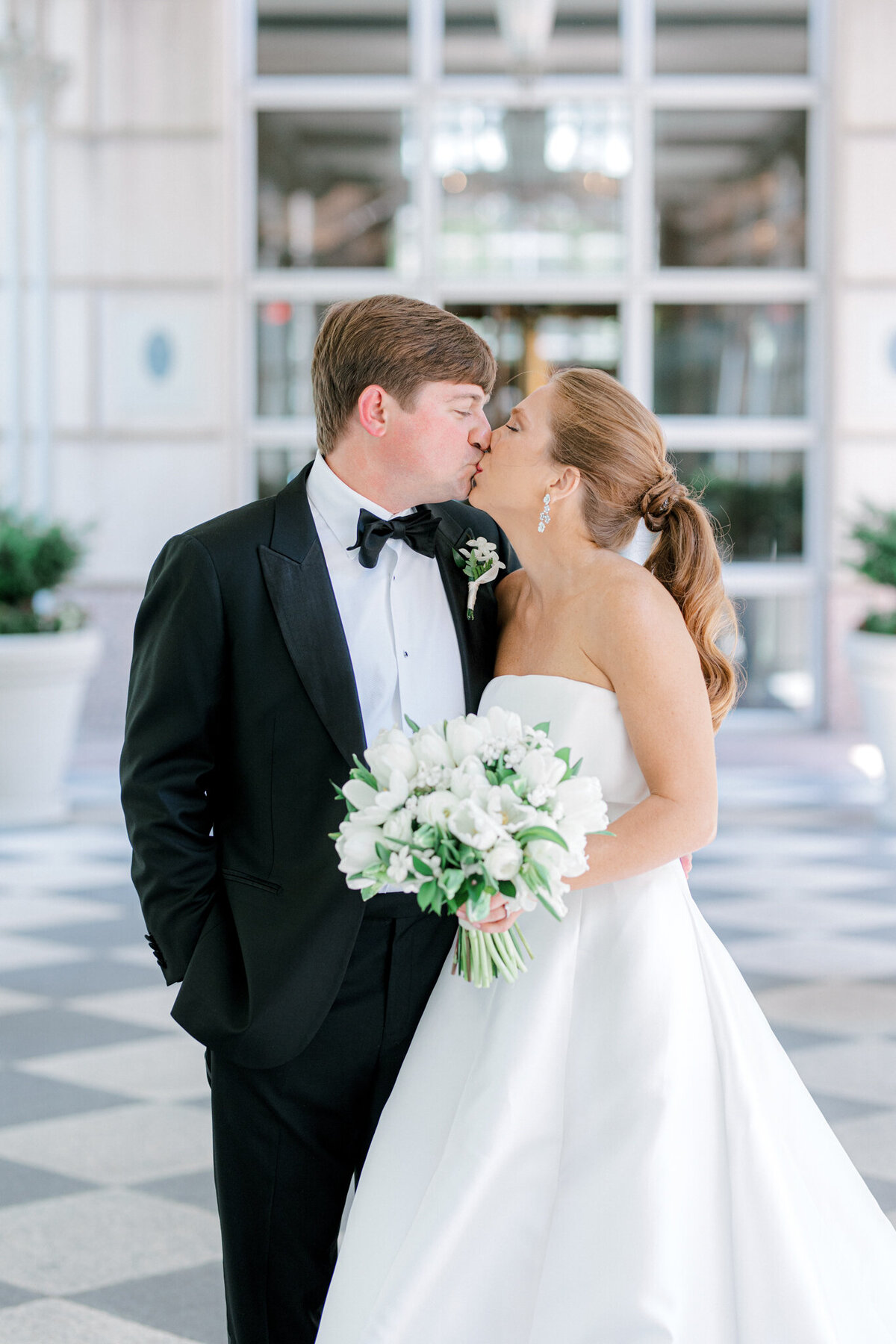 Hannah & Jason's Wedding at Hotel Crescent Court Club Perkins Chapel | Dallas Wedding Photographer | Sami Kathryn Photography-10