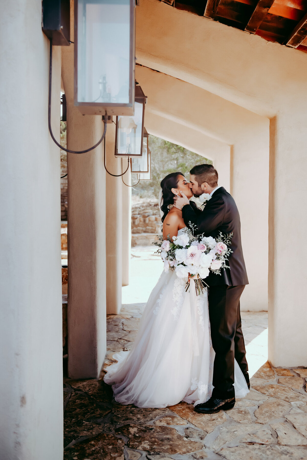 Couples Photography, bride and groom kiss in tuscan style estate