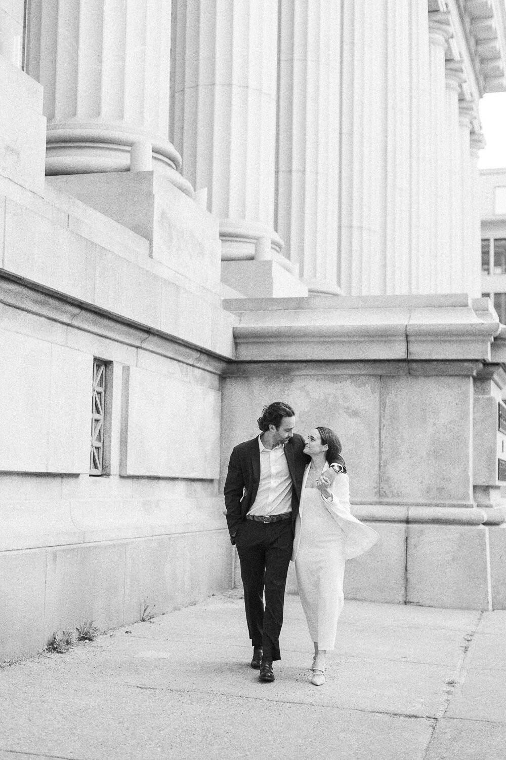 Editorial-vibe-engagement-session-old-montreal-junophoto-008