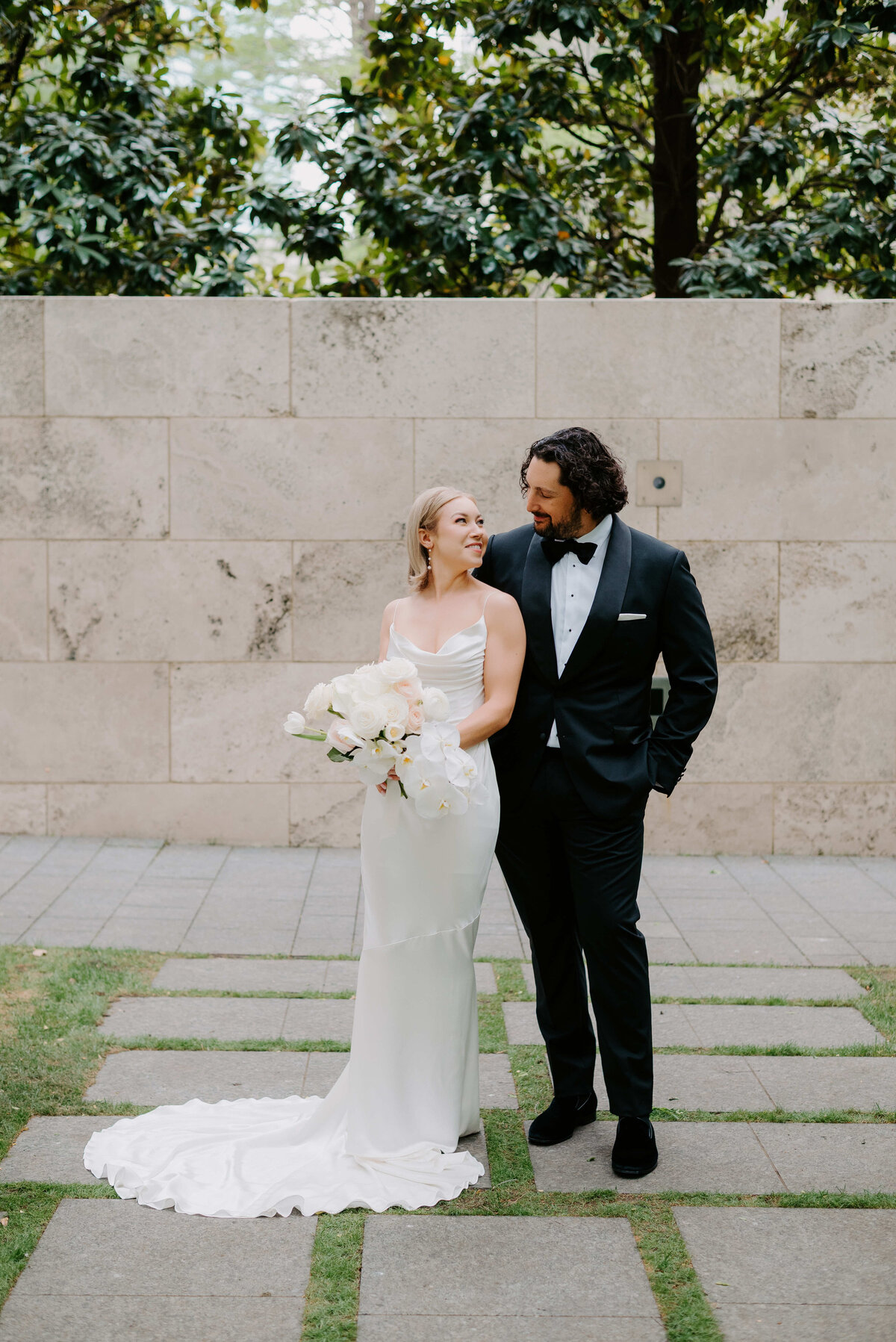 Nasher Sculpture Center Wedding - Ruchlin Wedding - FIRST LOOK + ROMANTICS - Kyrsten Ashlay Photography-28-Edit