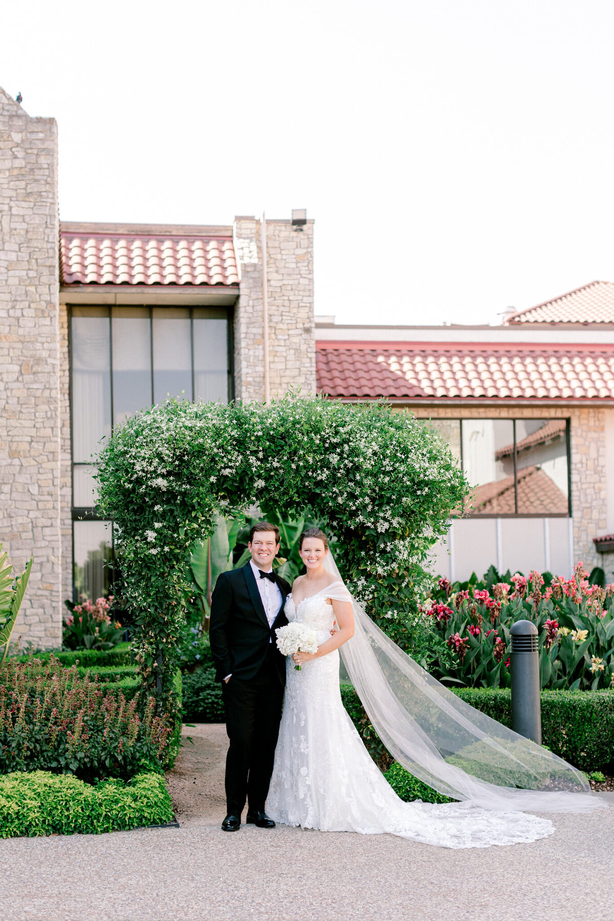 Allie & John Wedding at Royal Oaks Country Club Christ the King Church | Dallas Wedding Photographer | Sami Kathryn Photography-123