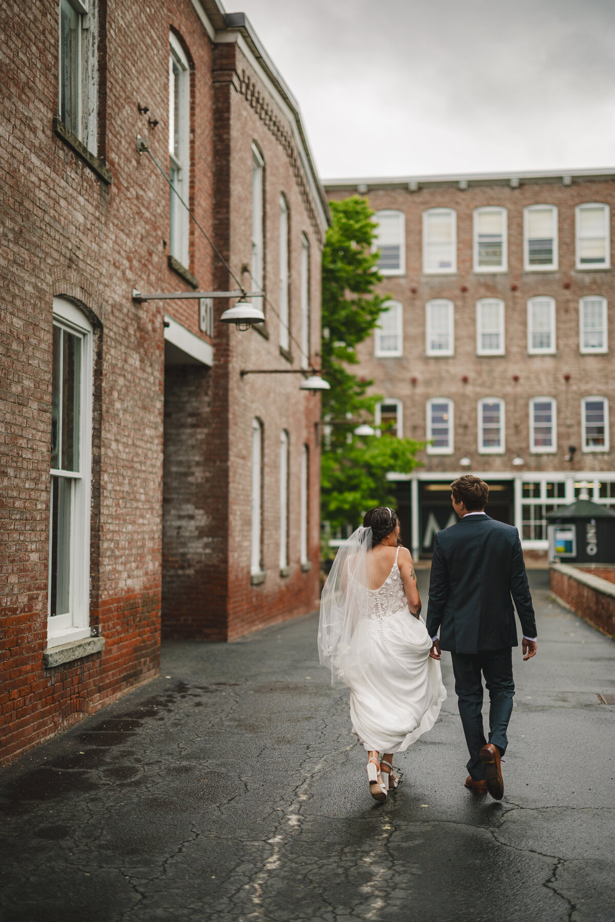 Witness the magic of this breathtaking wedding moment at MASS MoCA Wedding, skillfully captured by photographer Matthew Cavanaugh.