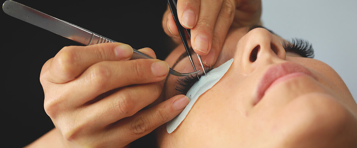 eyelash-extension-procedure
