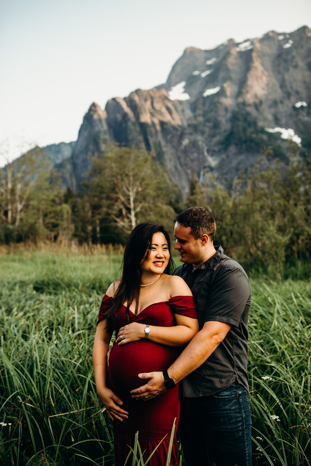 PNW Mountain and River Maternity Session-7