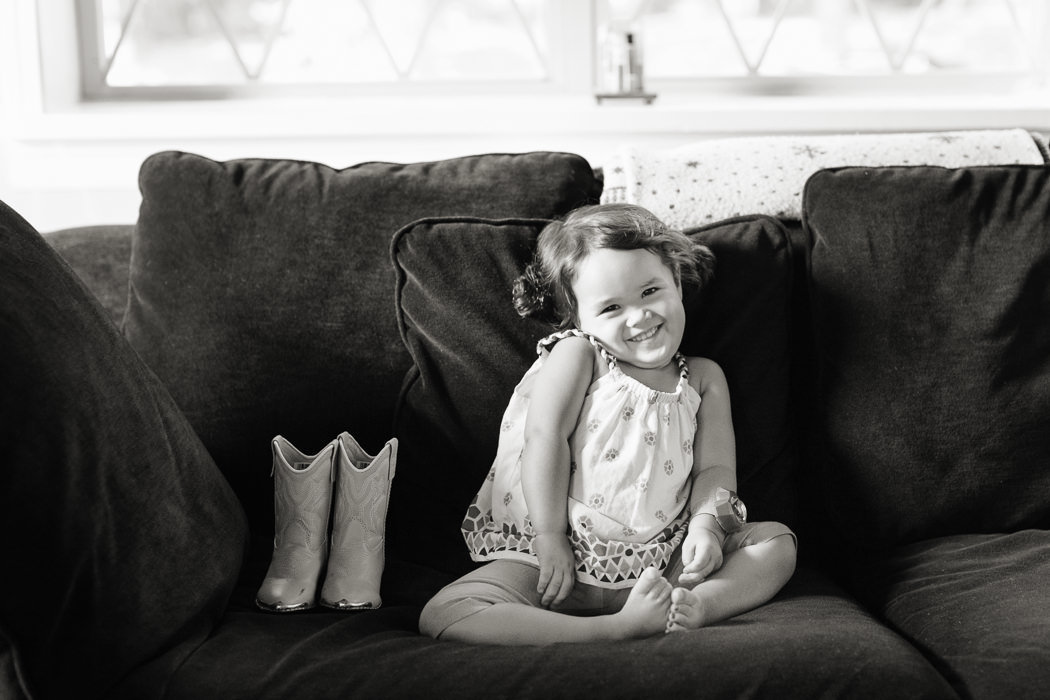 St_Louis_family_child_photographer_modern_home_life_L_Photographie05_0124bw