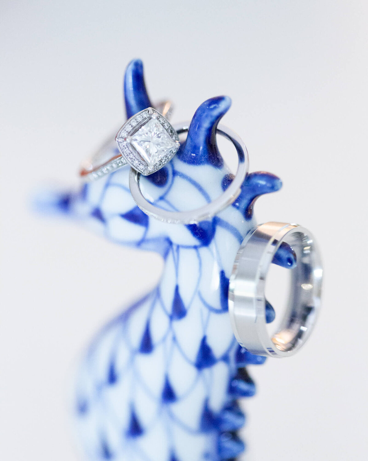 rings-engagement-ring-seahorse-blue