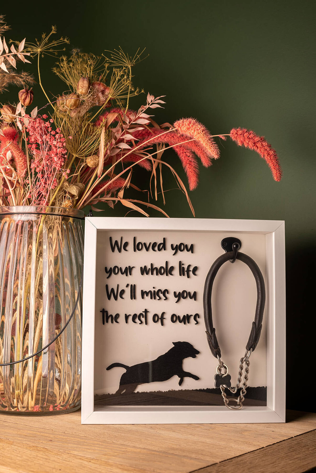 Memorial box om je overleden huisdier te herdenken en het halsbandje een plekje in huis te geven.