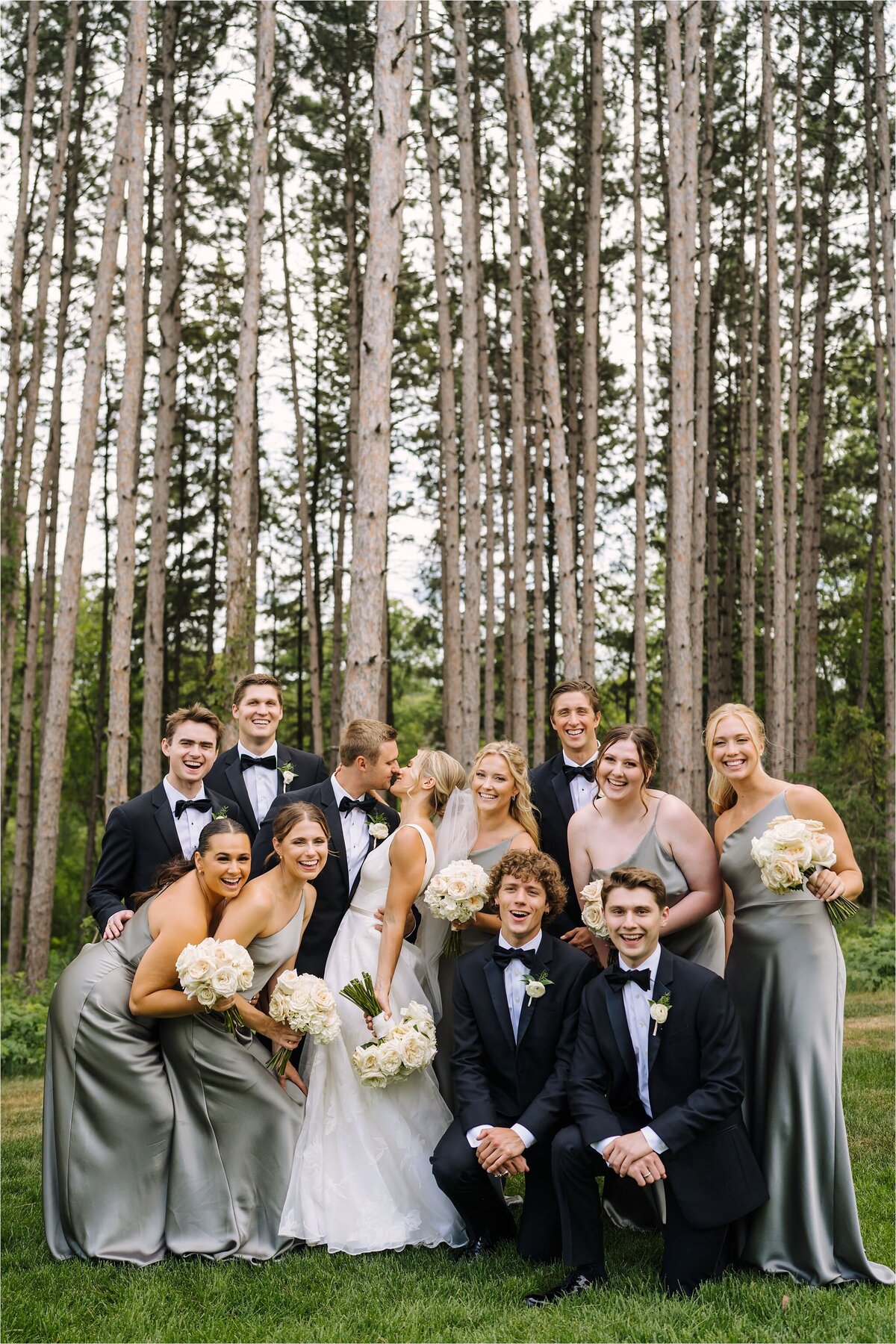 Minneapolis-Wedding-Photorgraphers-3157