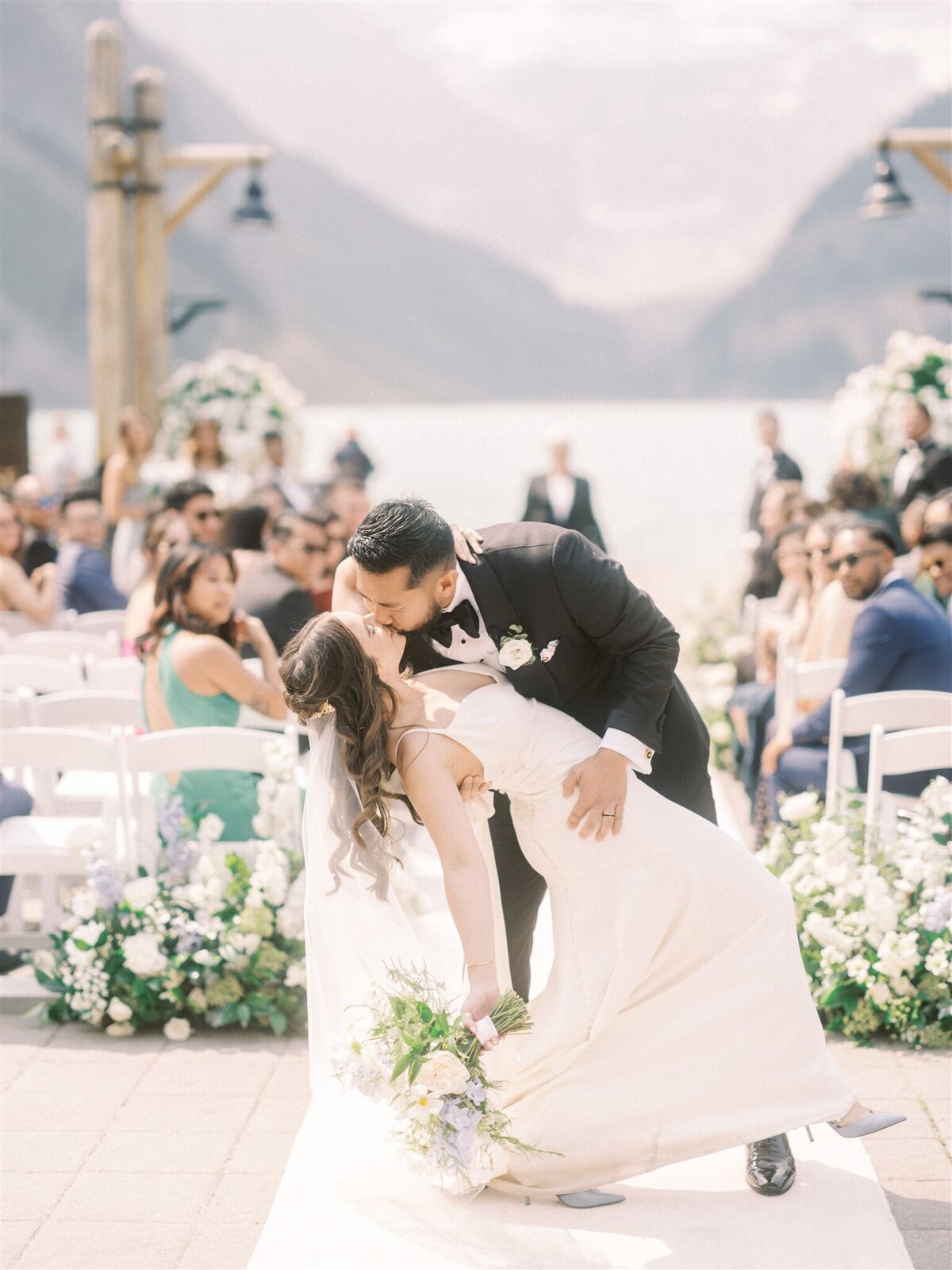 calgary-wedding-photographers-nicole-sarah-fairmont-chateau-lake-louise-AC-250_websize