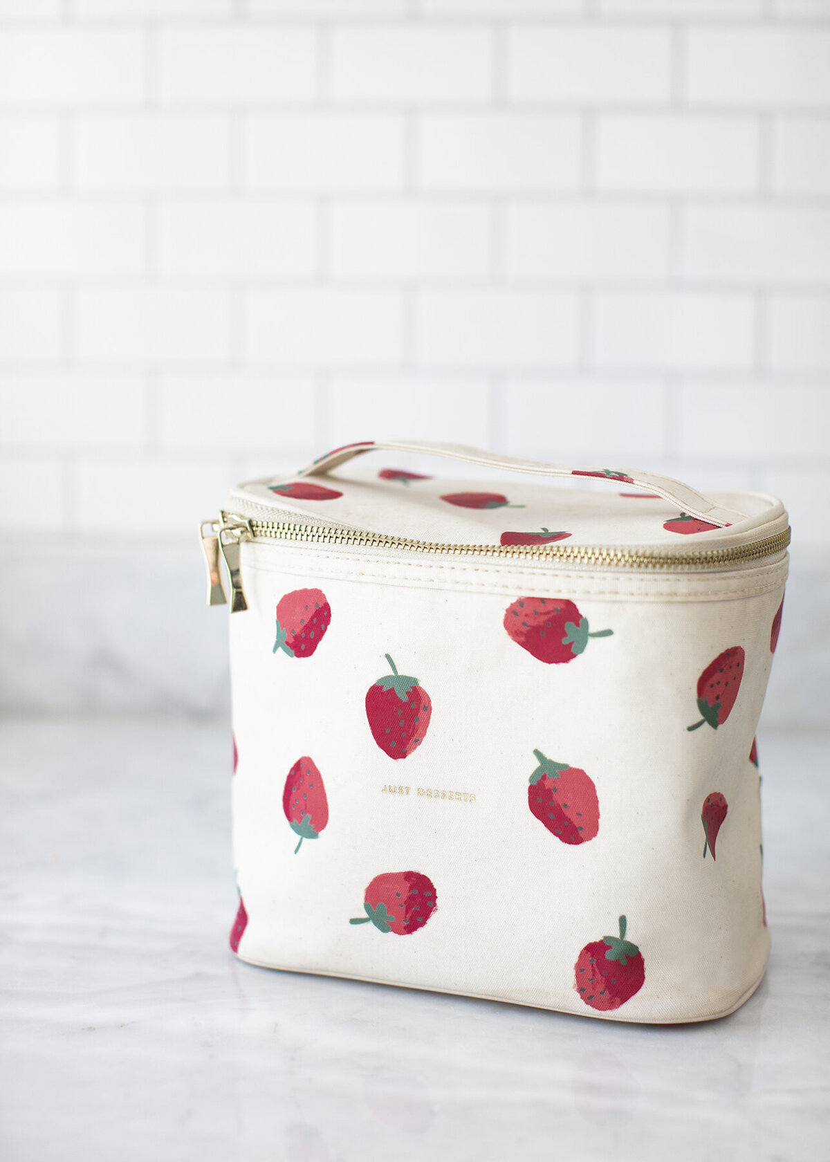 Social_Squares_Cherry_Red_Styled_Stock_Photography016