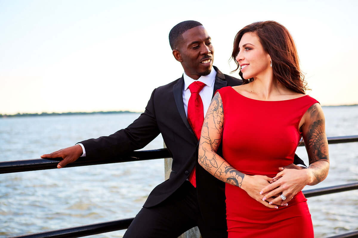 Couple at The Battery Charleston Wedding Photographer  Engagement session