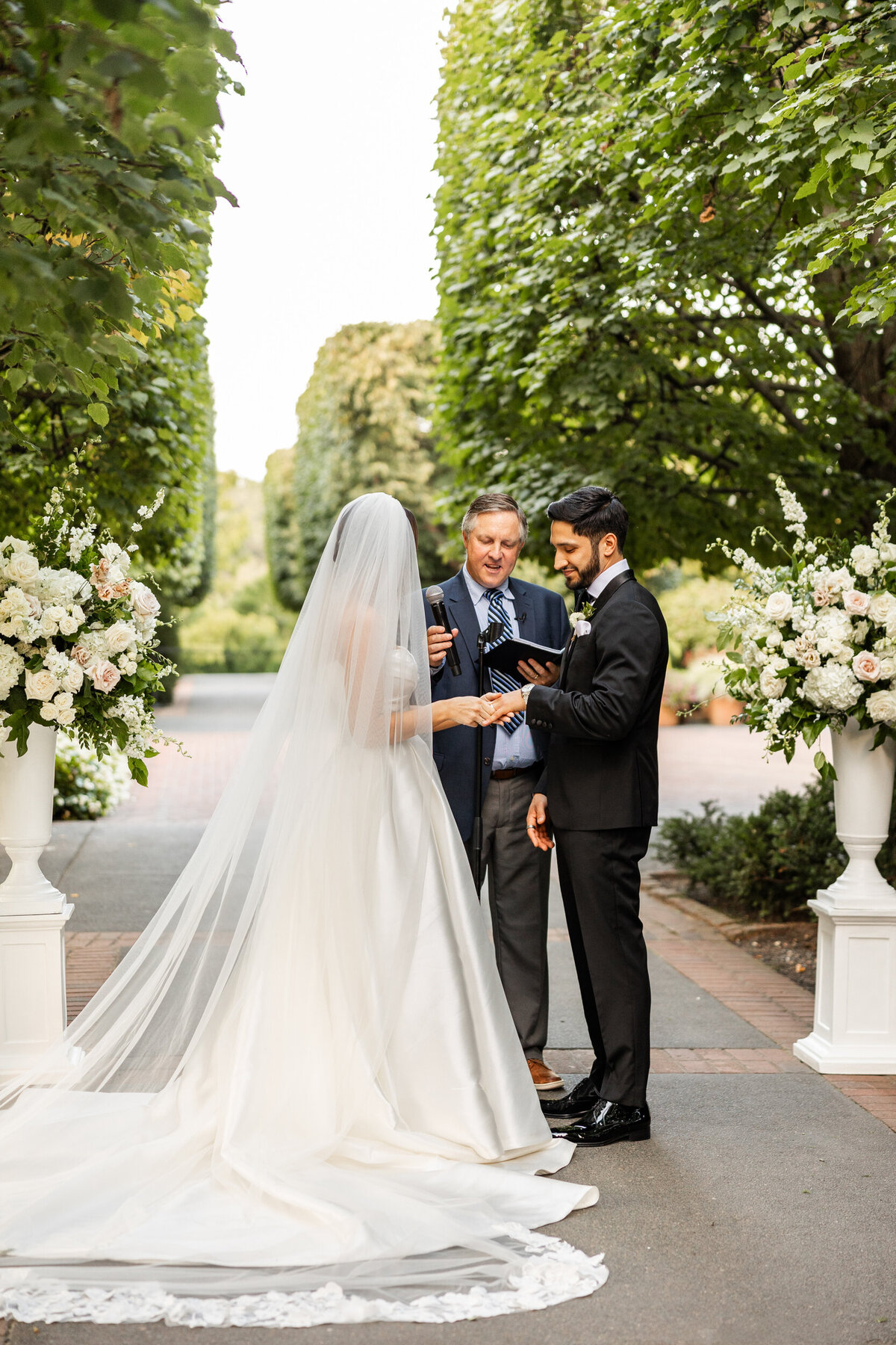 chicago-botanic-garden-wedding-summer-alex-ferreri--41