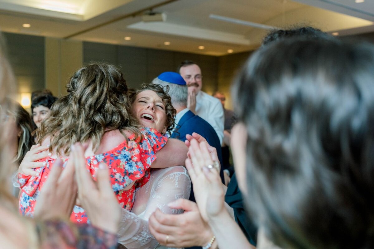 Eliana-Melmed-Photography-Chicago-LosAngeles-Jewish-WeddingPhotography-ShulaNoah-Simcha-Dancing-00144