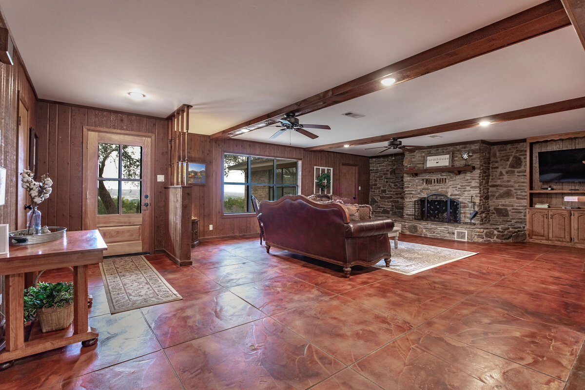 Large entry area and living room with TV in this three-bedroom, two-bathroom ranch house for 7 with incredible hiking, wildlife and views.