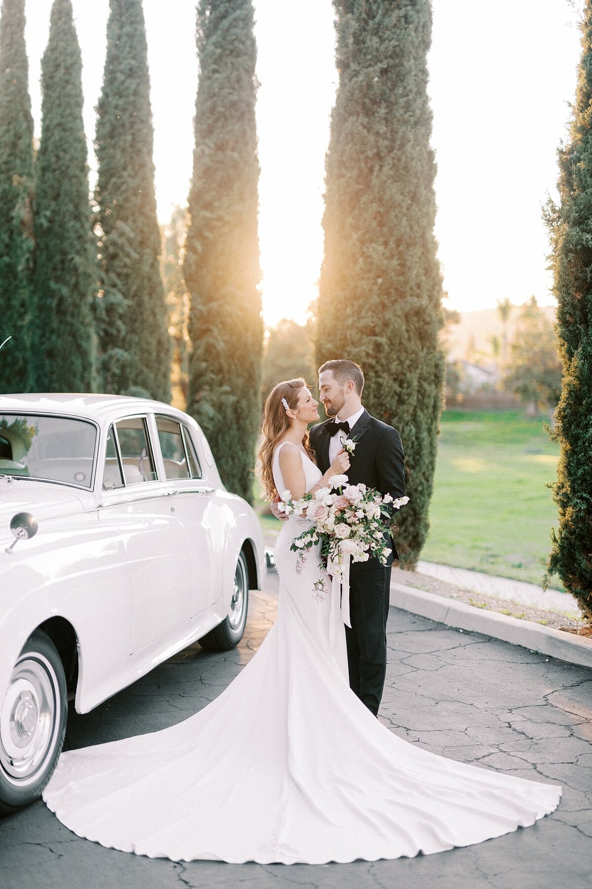 Blush black tie wedding at Twin Oaks Golf Course & Carmel Mountain Ranch Estate by Lisa Riley Photography based in San Diego, California.