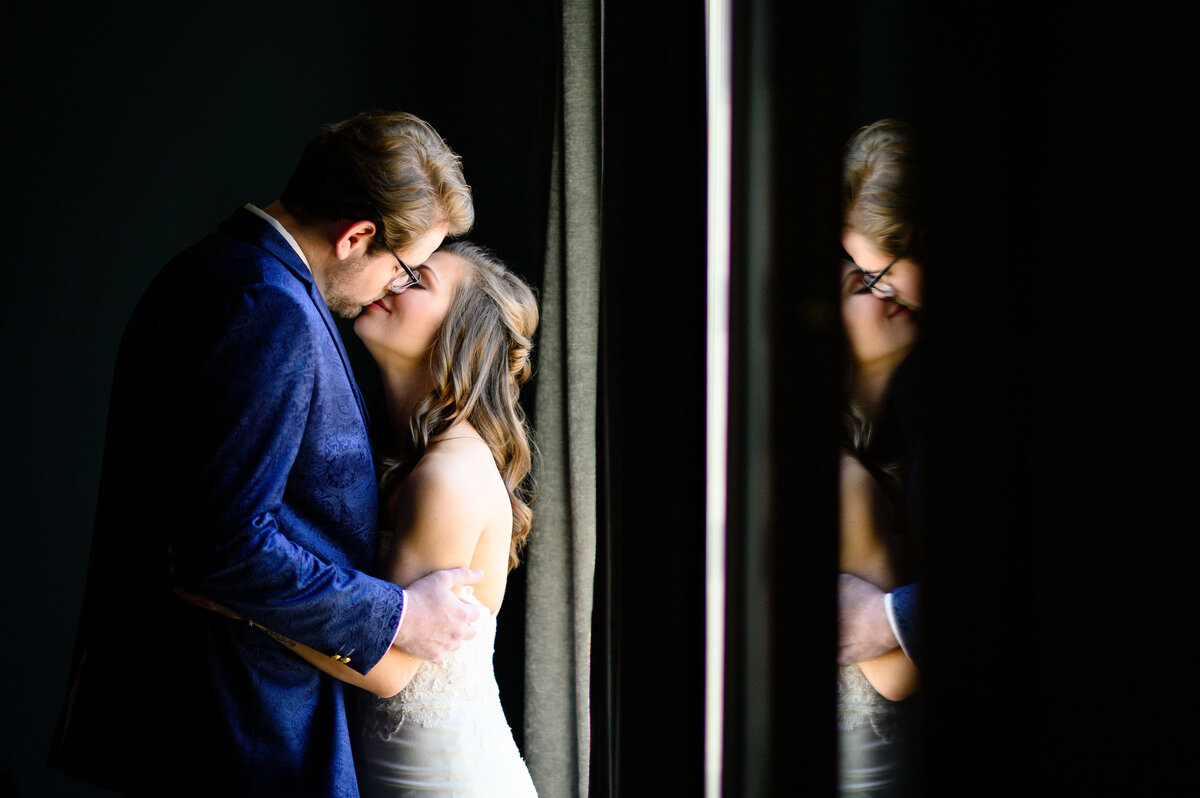 scott-stockton-wedding-photographer-kiss