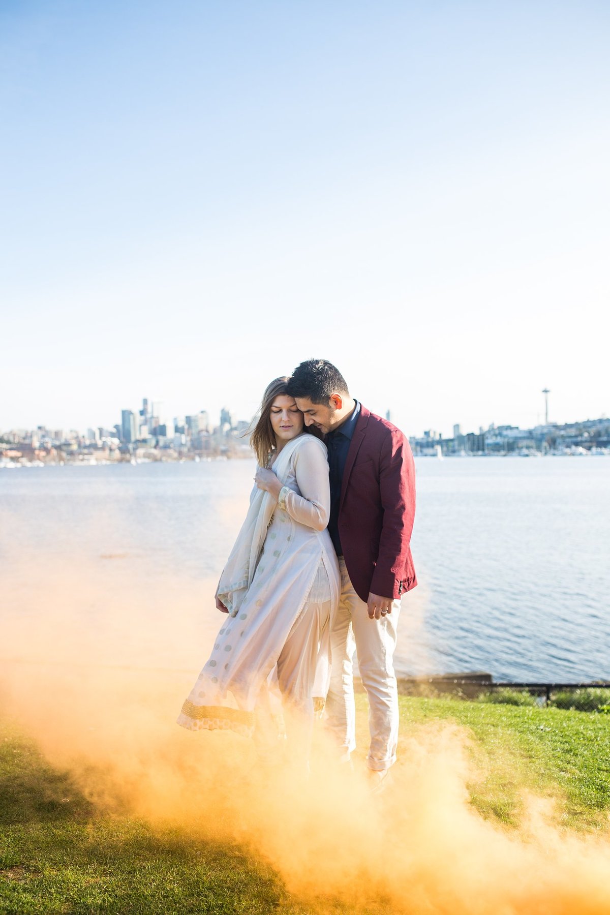 colored-smoke-bomb-engagement-pictures-Gas-Works-Park