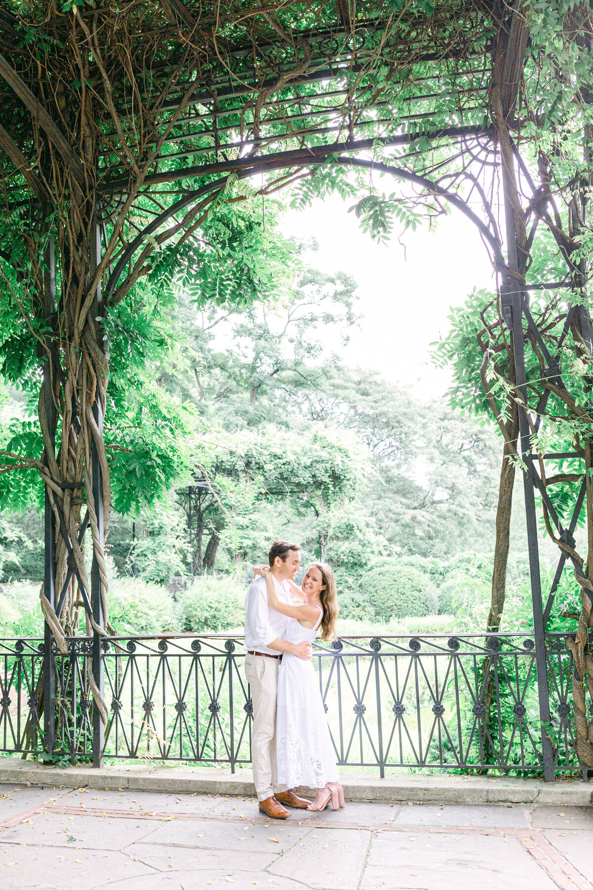 NW_romantic-summer-gardens-nyc-engagement--4