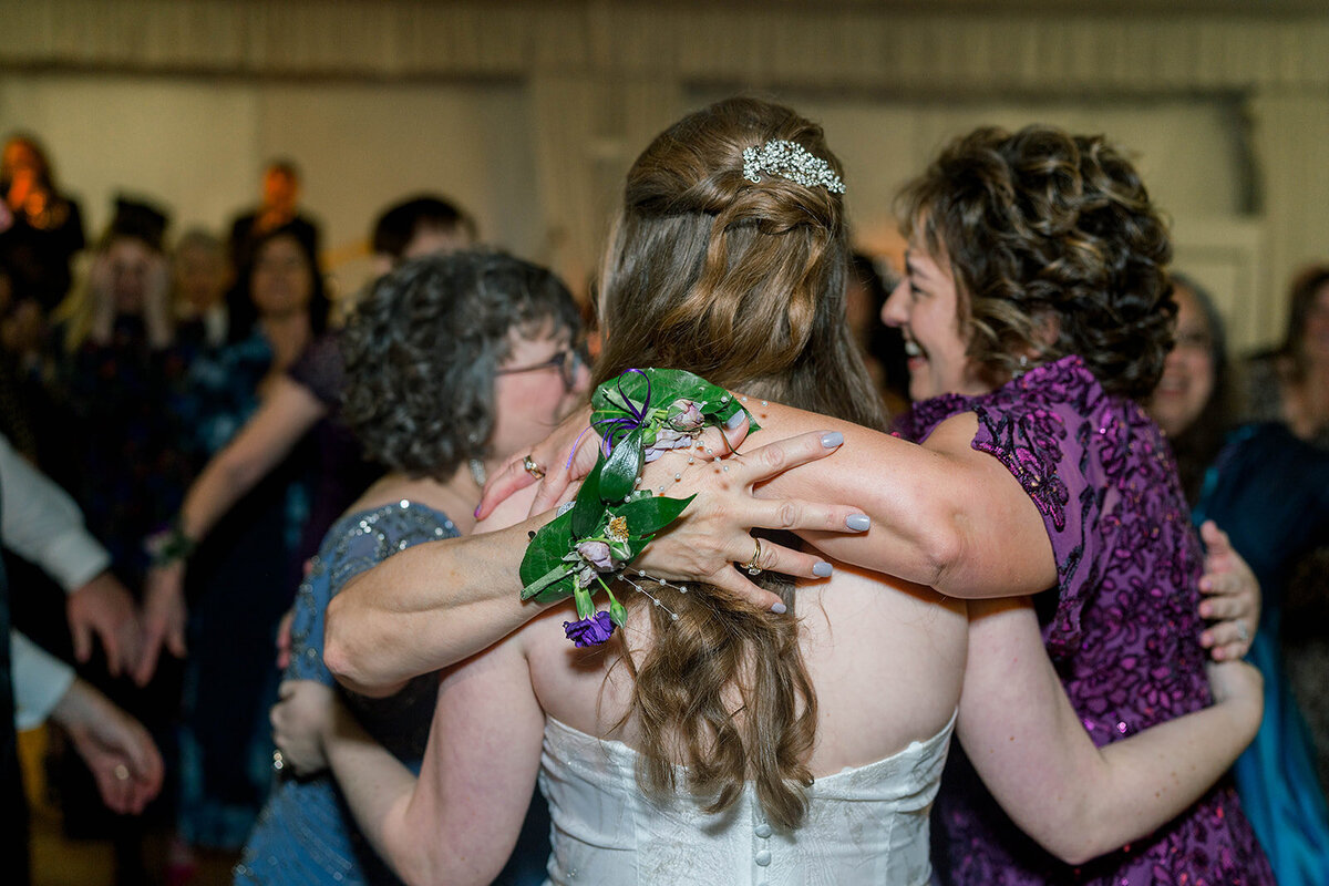 Eliana-Melmed-Photography-Chicago-LosAngeles-Jewish-WeddingPhotography-SimchaDancing-00235