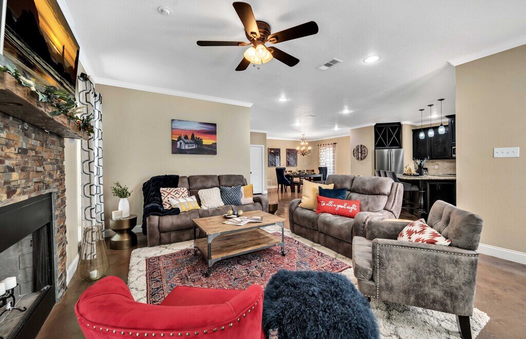 Living room with plenty of seating and smart TV in this four-bedroom, four-bathroom vacation rental home and guest house with free WiFi, fully equipped kitchen, firepit and room for 10 in Waco, TX.