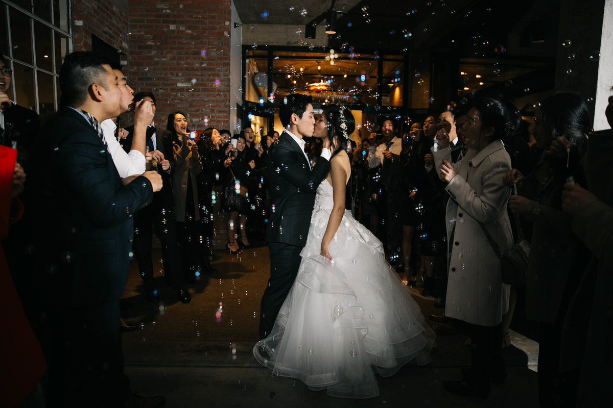 Dallas-Downtown-wedding-at-Hickory-Street-Annex-by-Julia-Sharapova-Photographer-233