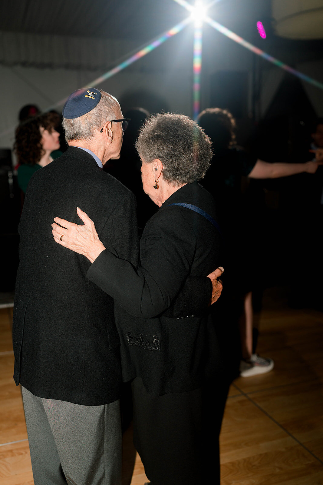 Eliana-Melmed-Photography-Chicago-LosAngeles-Jewish-WeddingPhotography-Dancefloor-00142