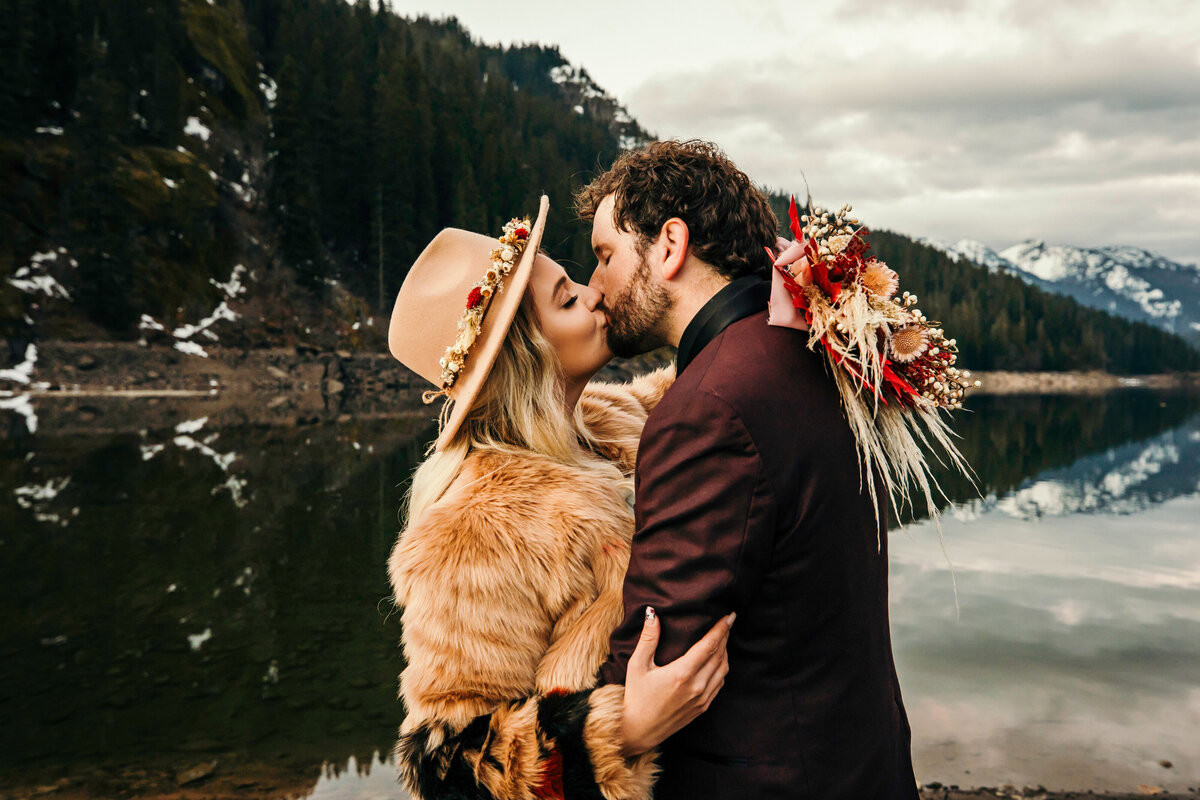 Seattle-adventure-elopement-photographer-James-Thomas-Long-Photography-010