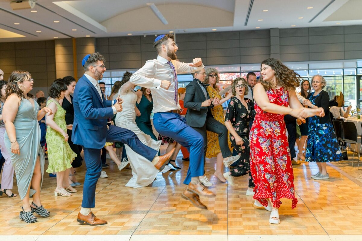 processed_ElianaMelmedPhotography_JewishWeddingPhotographer_ShulaNoah_Dancing-152