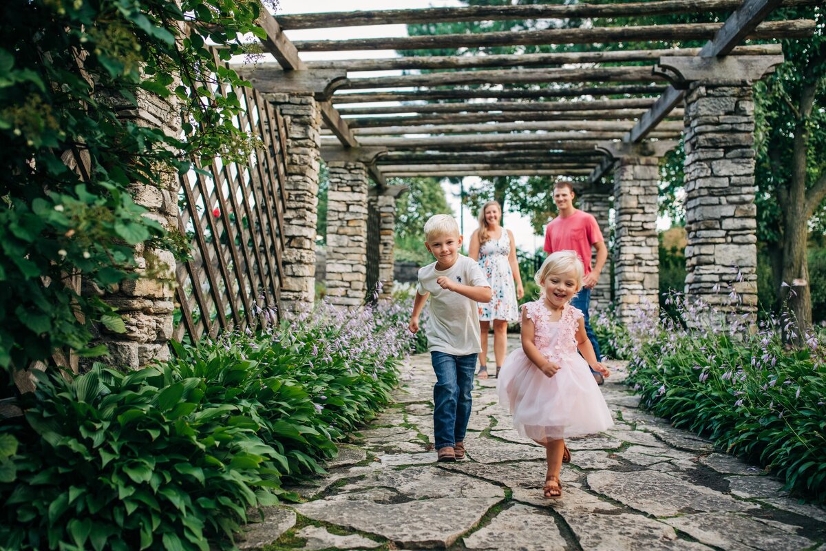 Family-Photos-in-Waukesha-at-Frame-Park4