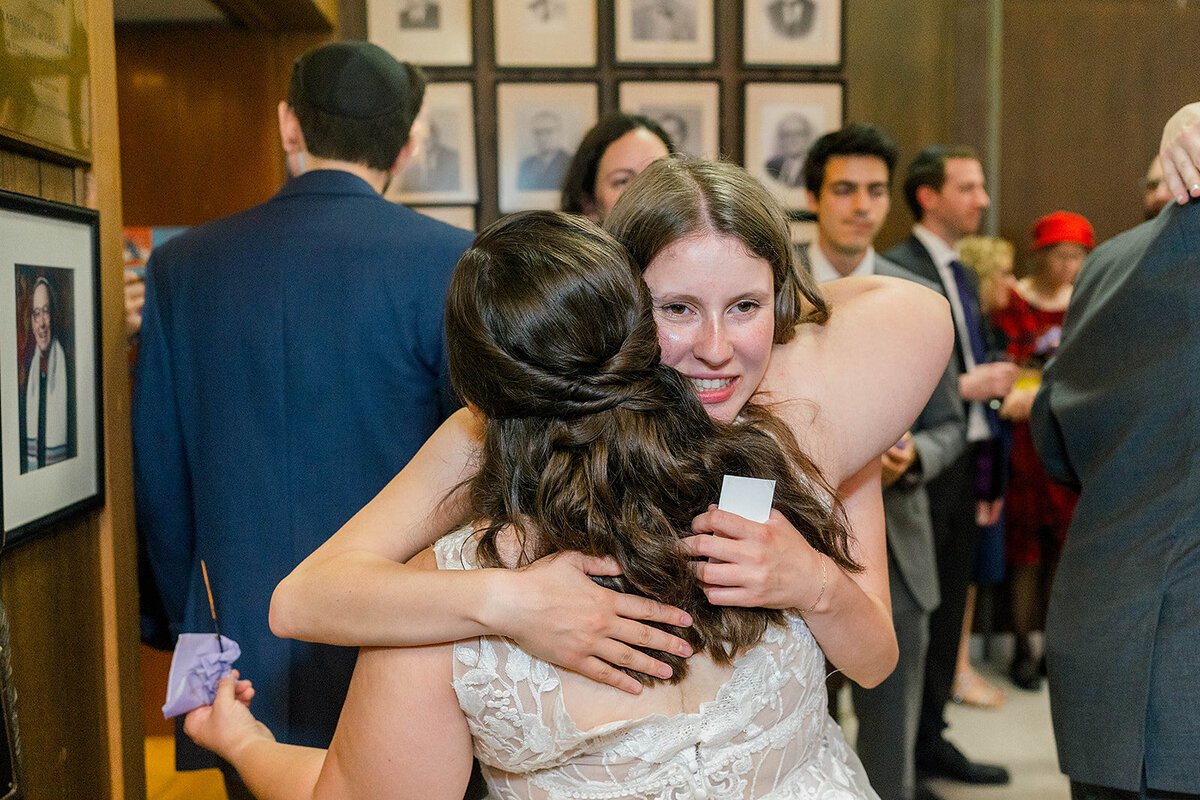 Eliana-Melmed-Photography-Chicago-LosAngeles-Jewish-WeddingPhotography-ElianaSklar-CocktailHour-00061