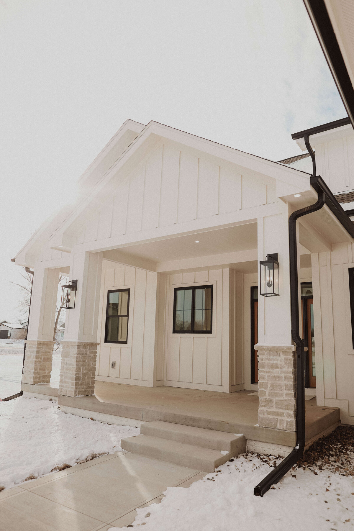 2802-Exterior-Grimes-Central-Iowa-Custom-Home-JRL-Builders-3F1A0302