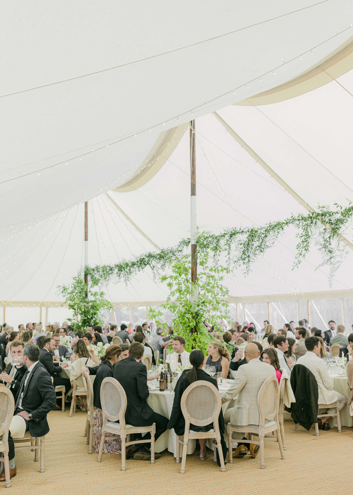 chloe-winstanley-weddings-cotswolds-cornwell-manor-sperry-sailcloth-tent-foliage-dinner