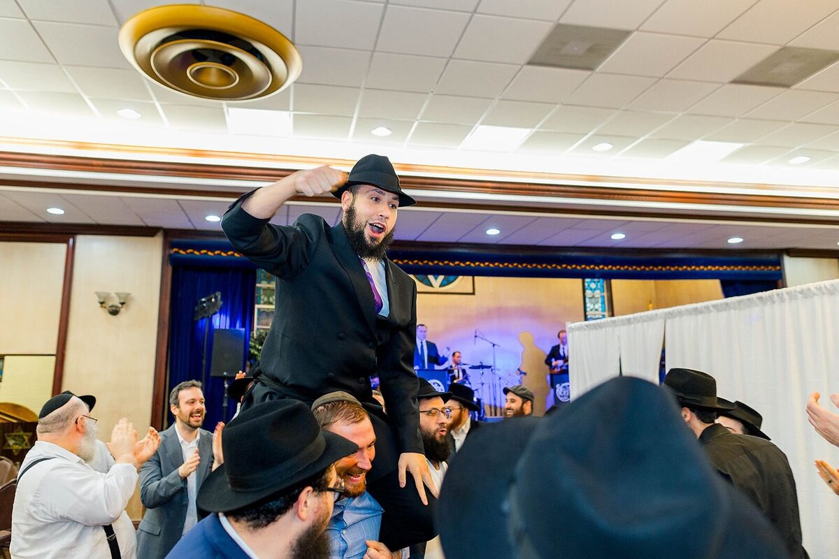 Eliana-Melmed-Photography-Chicago-LosAngeles-Jewish-WeddingPhotographer-CarmiKalman-MensDancing-00005