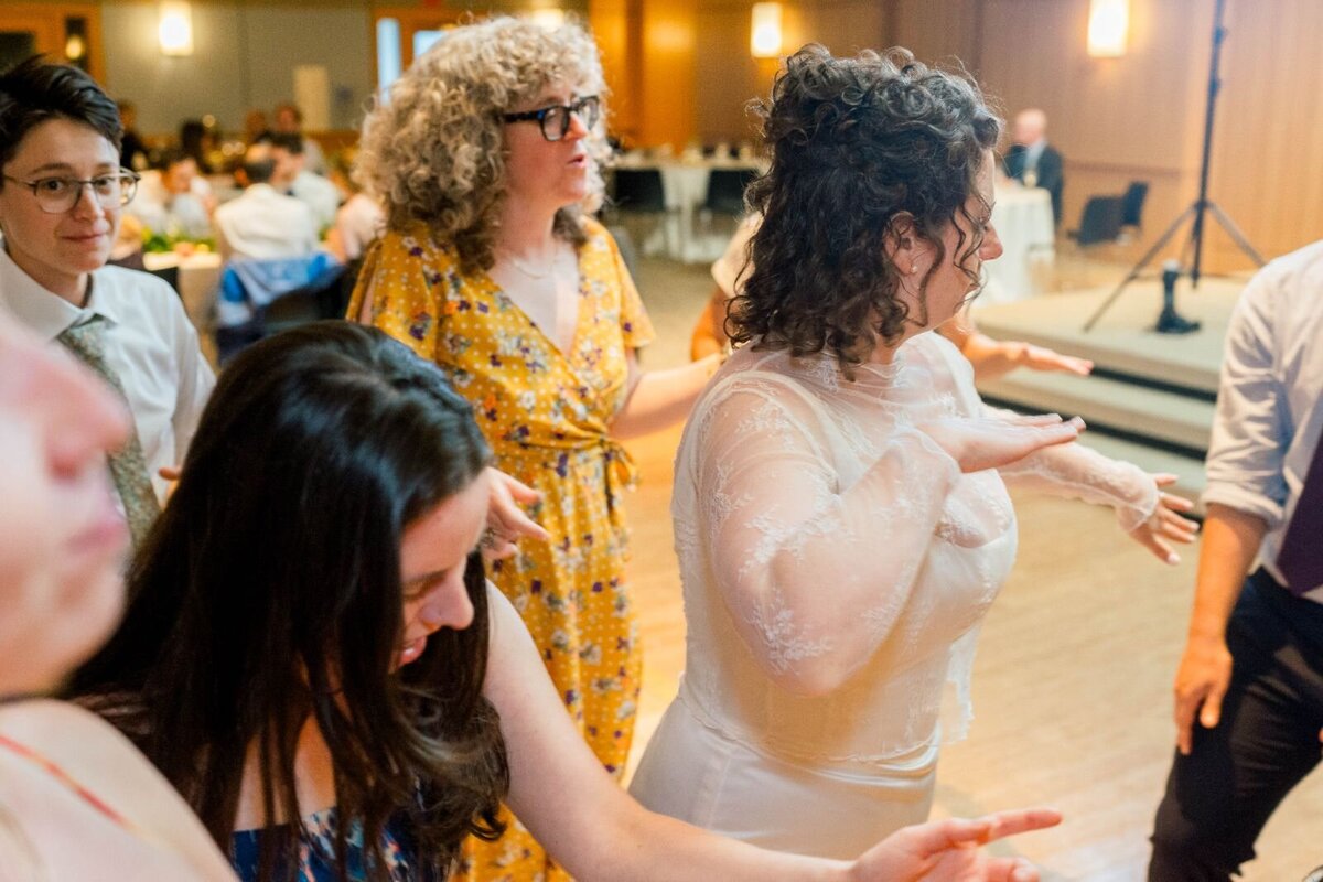 processed_ElianaMelmedPhotography_JewishWeddingPhotographer_ShulaNoah_Dancing-279